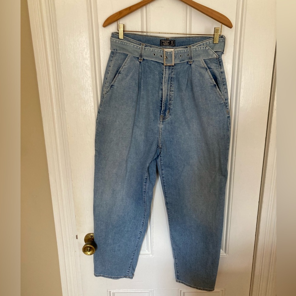 Abercrombie & Fitch Ultra High Rise Mom Jean